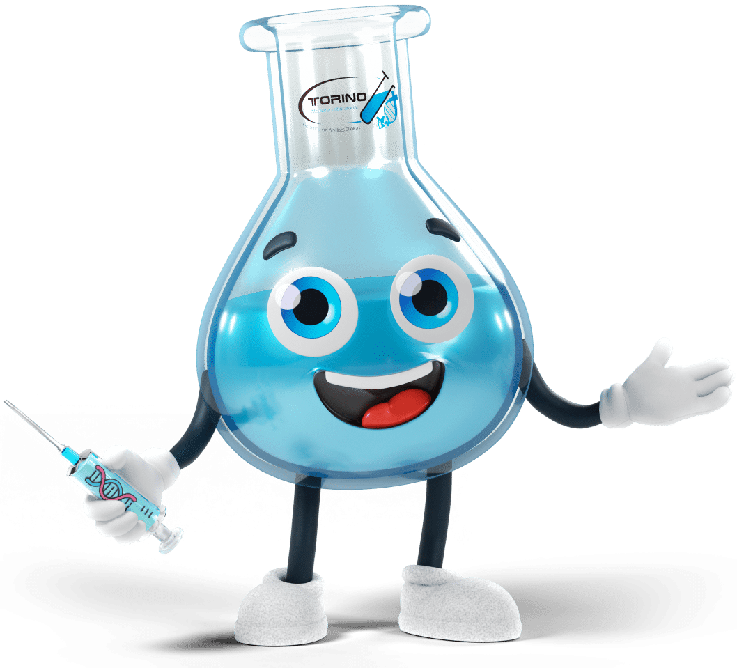 Torininho, o mascote do laboratório, segurando uma seringa